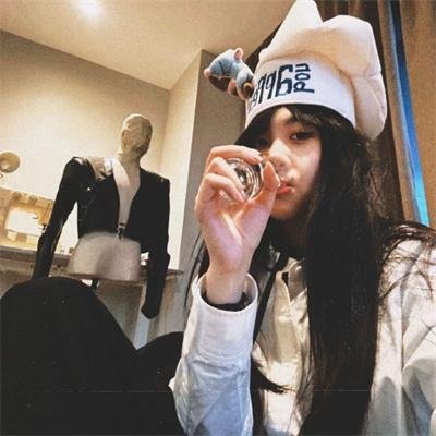 侯府真千金她能掐会算